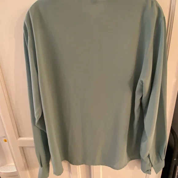 Casual Corner size 10 women’s blouse - Picture 3 of 3